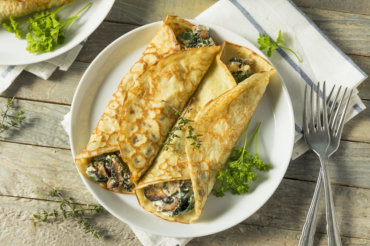 Savory,Homemade,Mushroom,And,Spinach,Crepes,With,Cheese