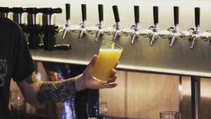 Paragon Brewery: Craft μπίρες σε ένα taproom στην Ηλιούπολη