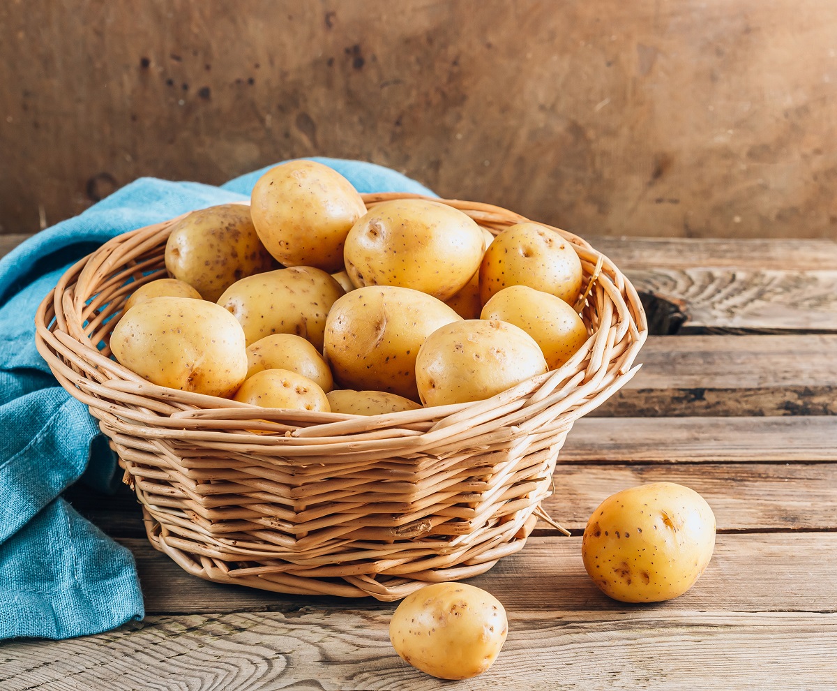 Fresh,Raw,Baby,Potato,In,A,Basket,Over,Wooden,Background.