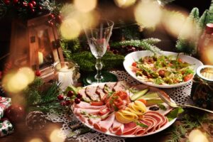 Christmas,Table,With,A,Platter,Of,Sliced,Ham,,Salami,,Cheese