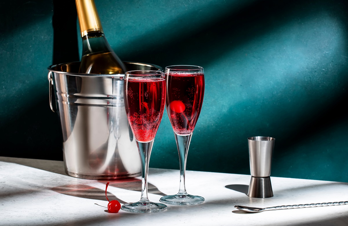 Kir,Royale,Cocktail,With,Black,Currant,Liqueur,,Prosecco,Wine,And