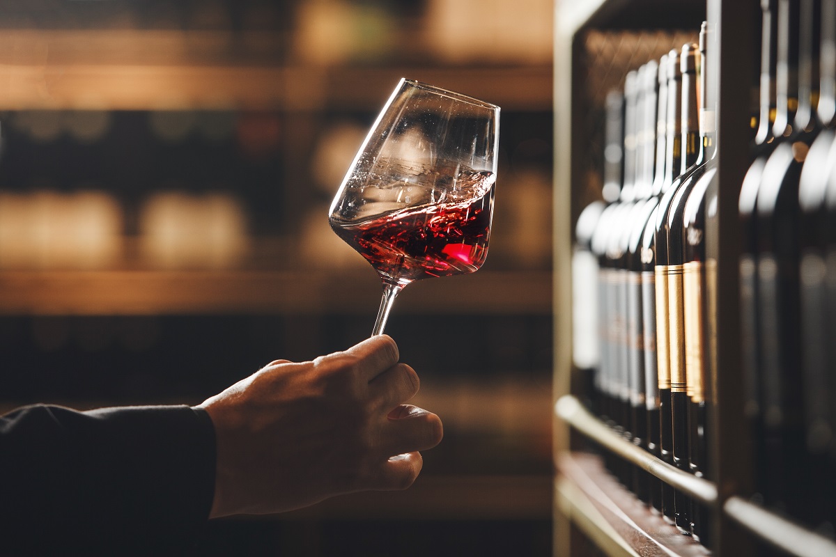 Close-up,View,Of,Sommelier,Evaluating,Red,Wine,In,Cellar