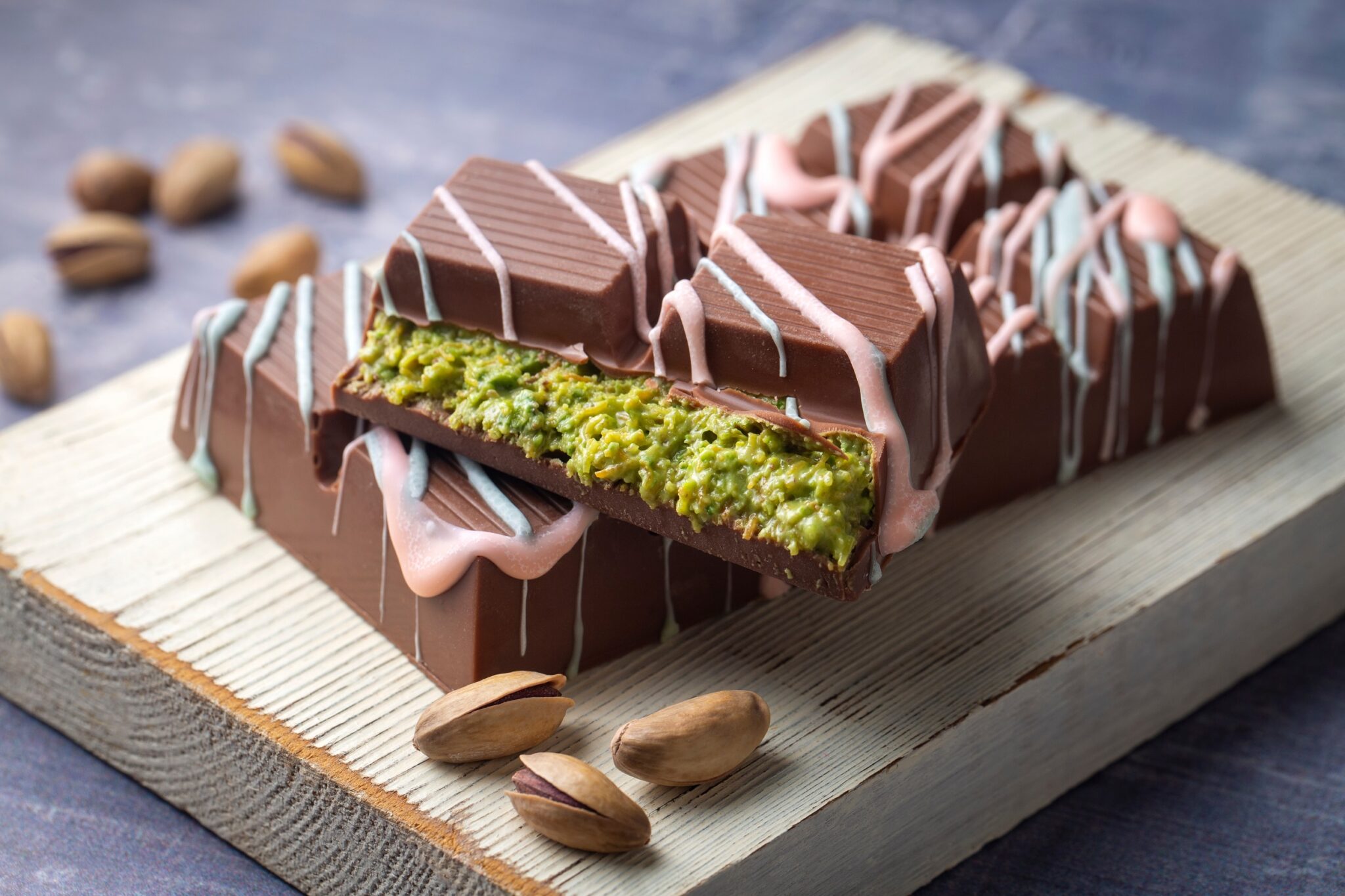 Trend,Chocolate;,Dubai,Chocolate,Is,Made,With,Pistachio,Paste,And