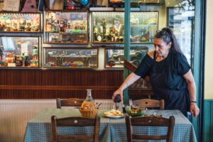 Μεζεδοπωλεία και Ουζερί: Η θεσσαλονικιώτικη κουλτούρα με μυστικά και διευθύνσεις