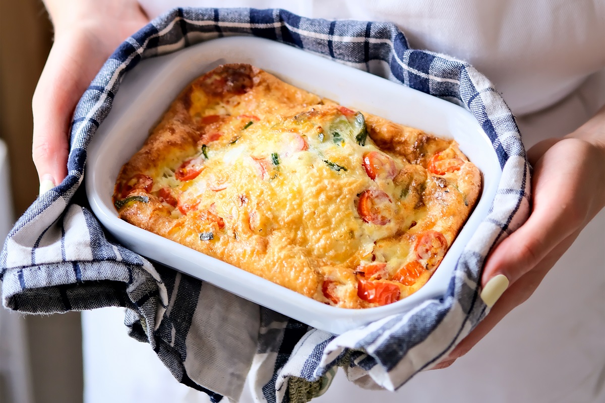 Oven,Baked,Frittata,With,Mediterranen,Vegetables,Such,As,Zucchini,,Tomatoes,