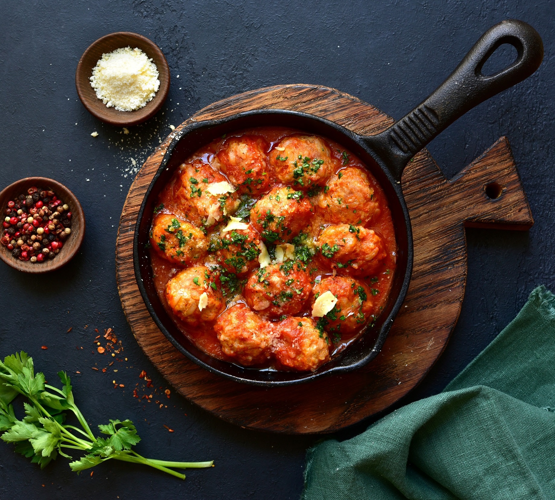 Meatballs,With,Rice,In,Tomato,Sauce,In,A,Skillet,Pan