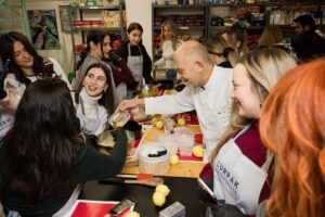 «Spread the Love» από το LURPAK, το Humanity Greece και τον Στέλιο Παρλιάρο