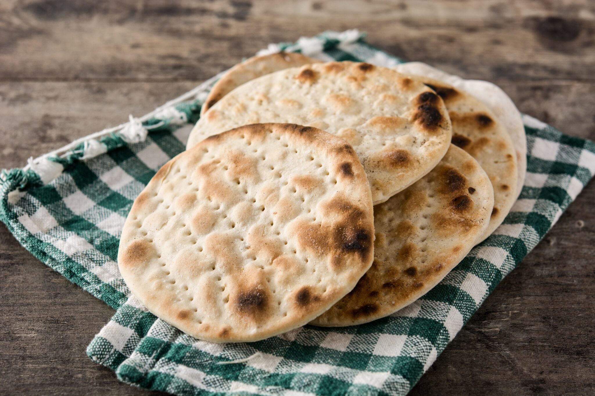 Handmade,Matzah,For,Jewish,Passover,On,Wooden,Table