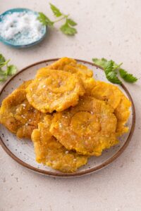 Tostones – οι διπλοτηγανητές μπανάνες plantains