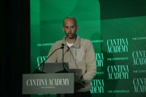 Γιάννης Μπαζάκης: «16 από τα 31 ελληνικά εστιατόρια στον οδηγό Michelin είχαν στο μενού τους κρέας Καλαρρύτικου»