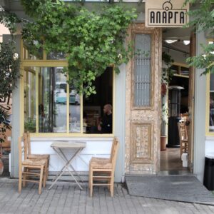 Αλάργα: Δυνατές κρητικές γεύσεις σε ένα μεζεδοπωλείο του Υμηττού