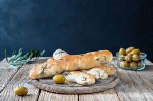 10 συνταγές για νόστιμο γεμιστό ψωμί στο σπίτι