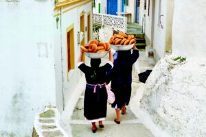 Πάσχα στα νησιά: Τα έθιμα, οι συνταγές και οι παραδόσεις σε Ιόνιο και Αιγαίο