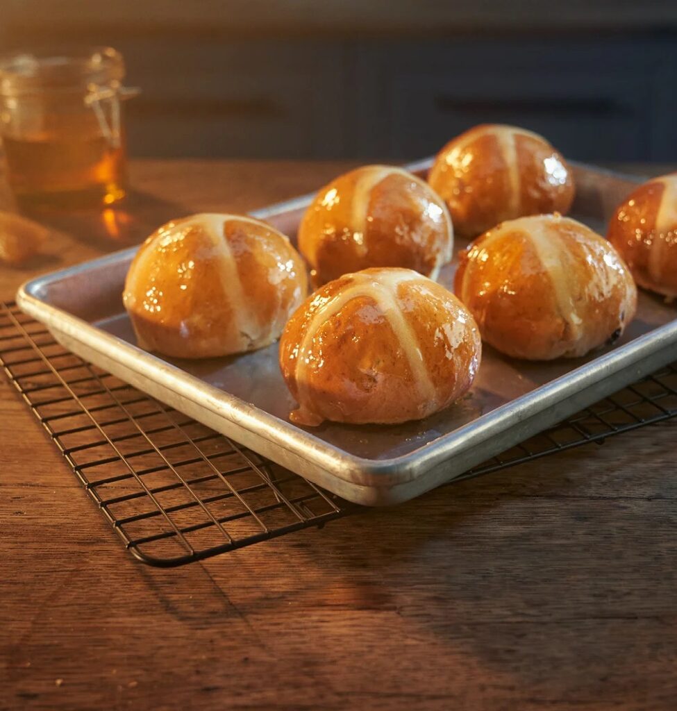 Πασχαλινά γλυκά ψωμάκια (Hot cross buns)