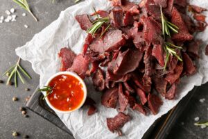 Beef jerky: Το κρεατένιο σνακ με ιστορία, φουλ στην πρωτεΐνη