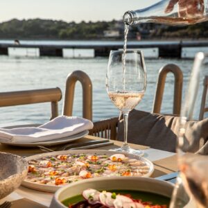 Blue Fish: Zero waste ψαροφαγία στο ωραιότερο σημείο της Bουλιαγμένης