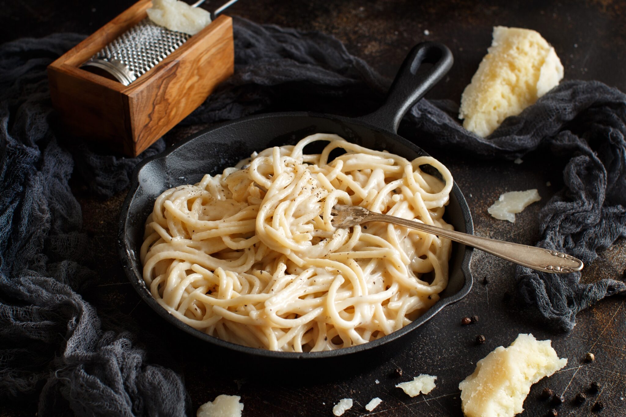 Cacio,E,Pepe,,Italian,Cheese,And,Pepper,Pasta,Close,Up