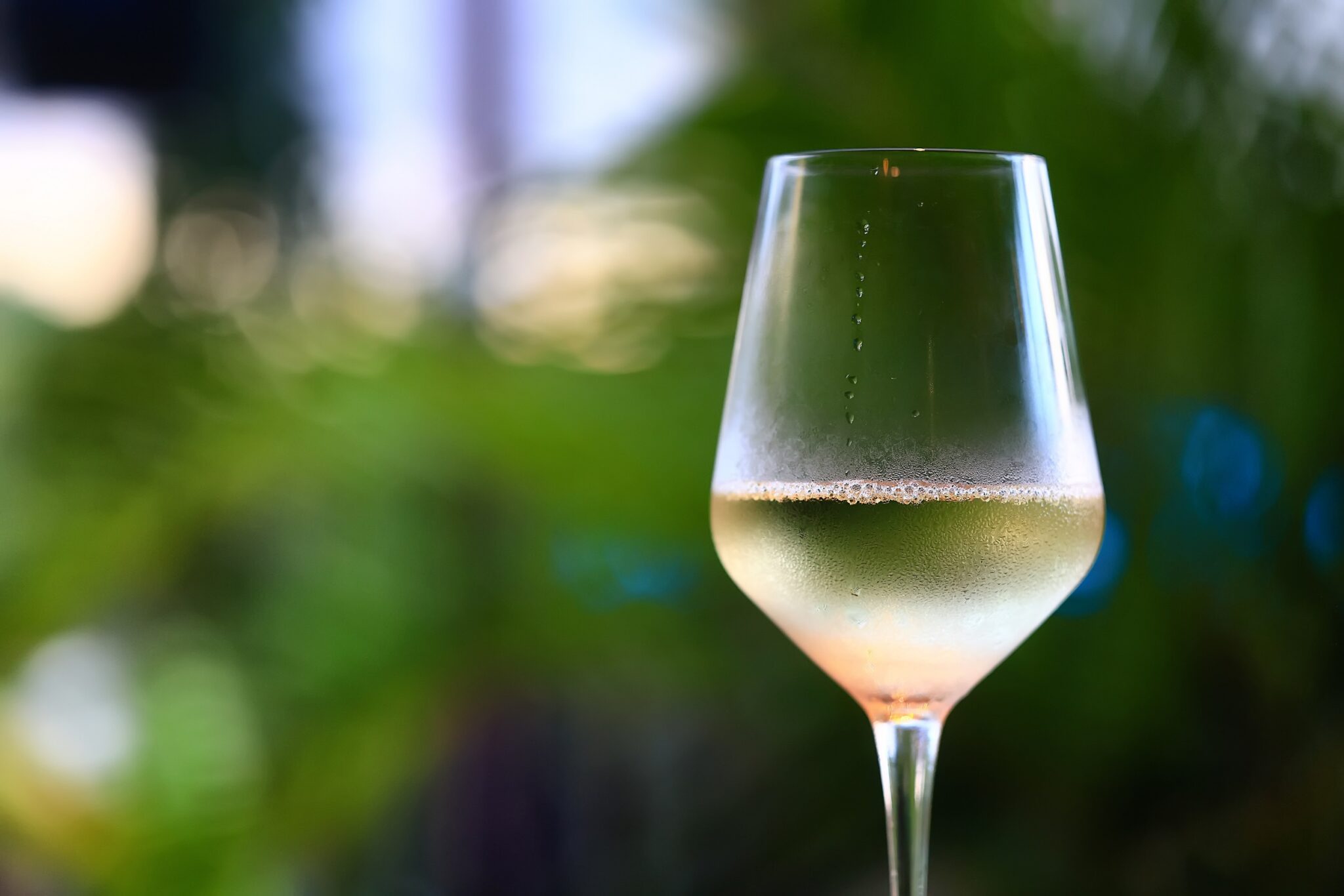 A,Glass,Of,White,Wine,In,A,Restaurant,,Alcohol,Luxury
