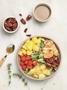Energy bowl με κοτόπουλο, μάνγκο & ανανά