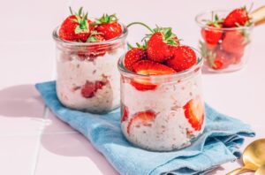 Από smoothie μέχρι overnight oats: 8 θρεπτικά πρωινά με σπόρους chia