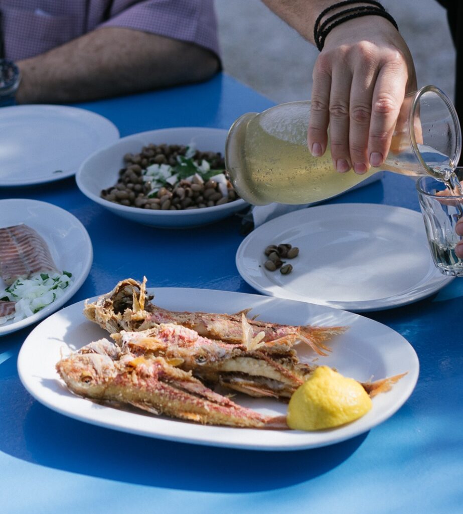Τηγανητό μπαρμπούνι από τον Ξυπόλητο