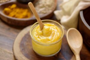 Ghee: Το βούτυρο που δεν καίγεται ποτέ, πώς μαγειρεύεται και πού θα το βρείτε