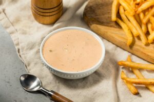 Η σπιτική σος για burger -με το ιδιαίτερο συστατικό- που τα απογειώνει