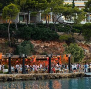 Taverna 37: Μια βόλτα στη Βουλιαγμένη για μεζέδες και θαλασσινά
