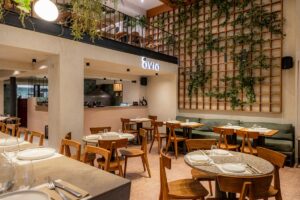 Ξανά σε λειτουργία το «Ovio» του Πάνου Ιωαννίδη στο Σύνταγμα