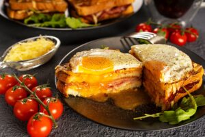 Croque Madame ή Croque Monsieur; Οι διαφορές και ποιος έχει τον πρώτο λόγο στο σάντουιτς