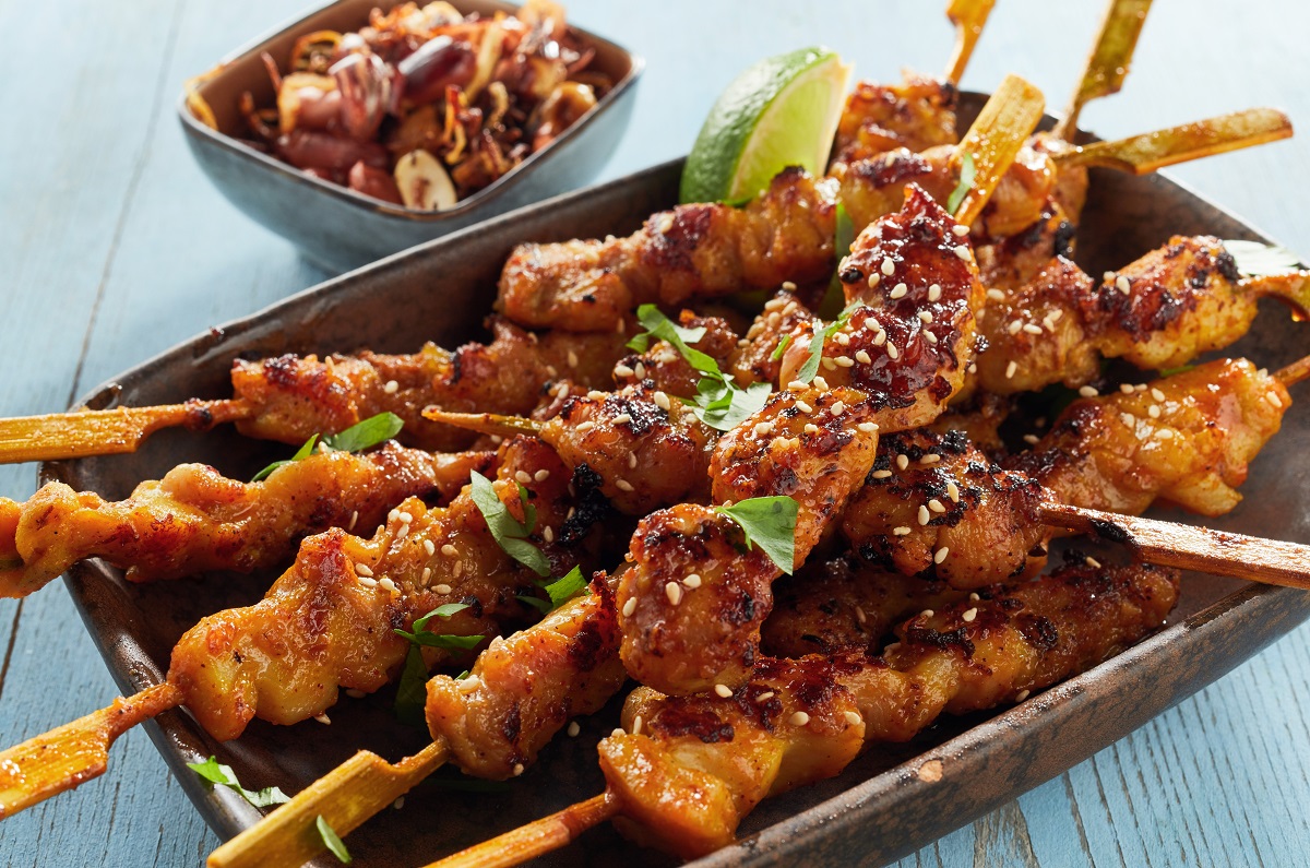 Grilled,Seasoned,Satay,Meat,Skewers,Dipped,In,Soy,And,Peanut
