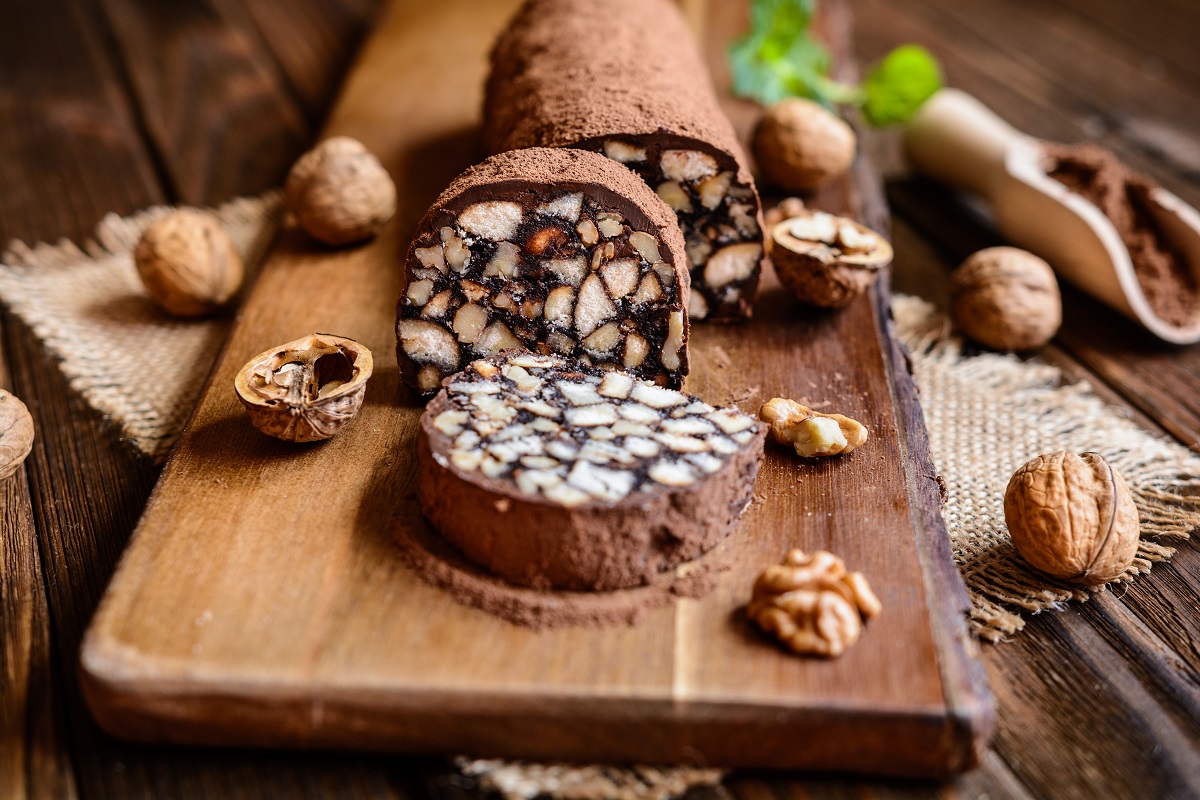 Chocolate,Salami,-,Traditional,Dessert,With,Walnut,And,Broken,Biscuits