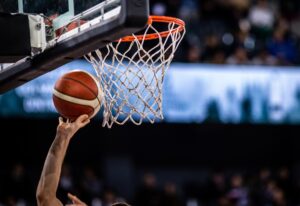 Οι Αμερικανοί μπασκετμπολίστες του Παναθηναϊκού δοκιμάζουν ελληνική κουζίνα – το πιάτο που πήρε το 10άρι
