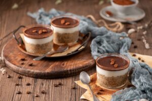 Overnight oats: Ένα διαφορετικό τιραμισού για πρωινό, με 30γρ. πρωτεΐνης το βαζάκι