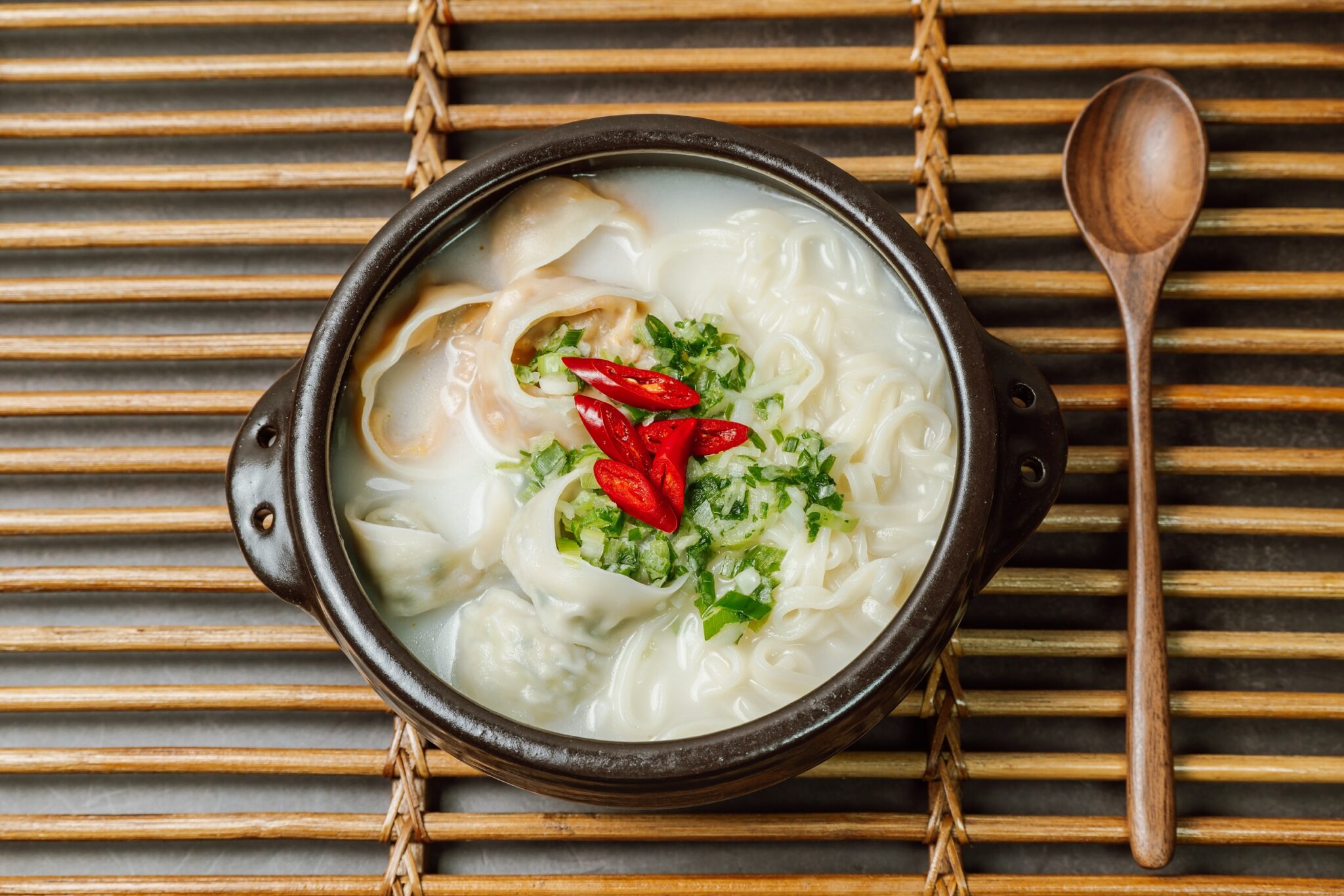 Korean,Style,Noodle,Soup,With,Dumplings,,Mandu,Kalguksu