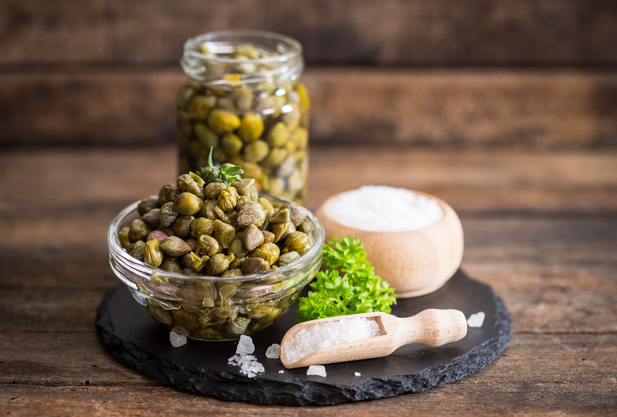 Fresh,Caper,In,The,Glass,Bowl