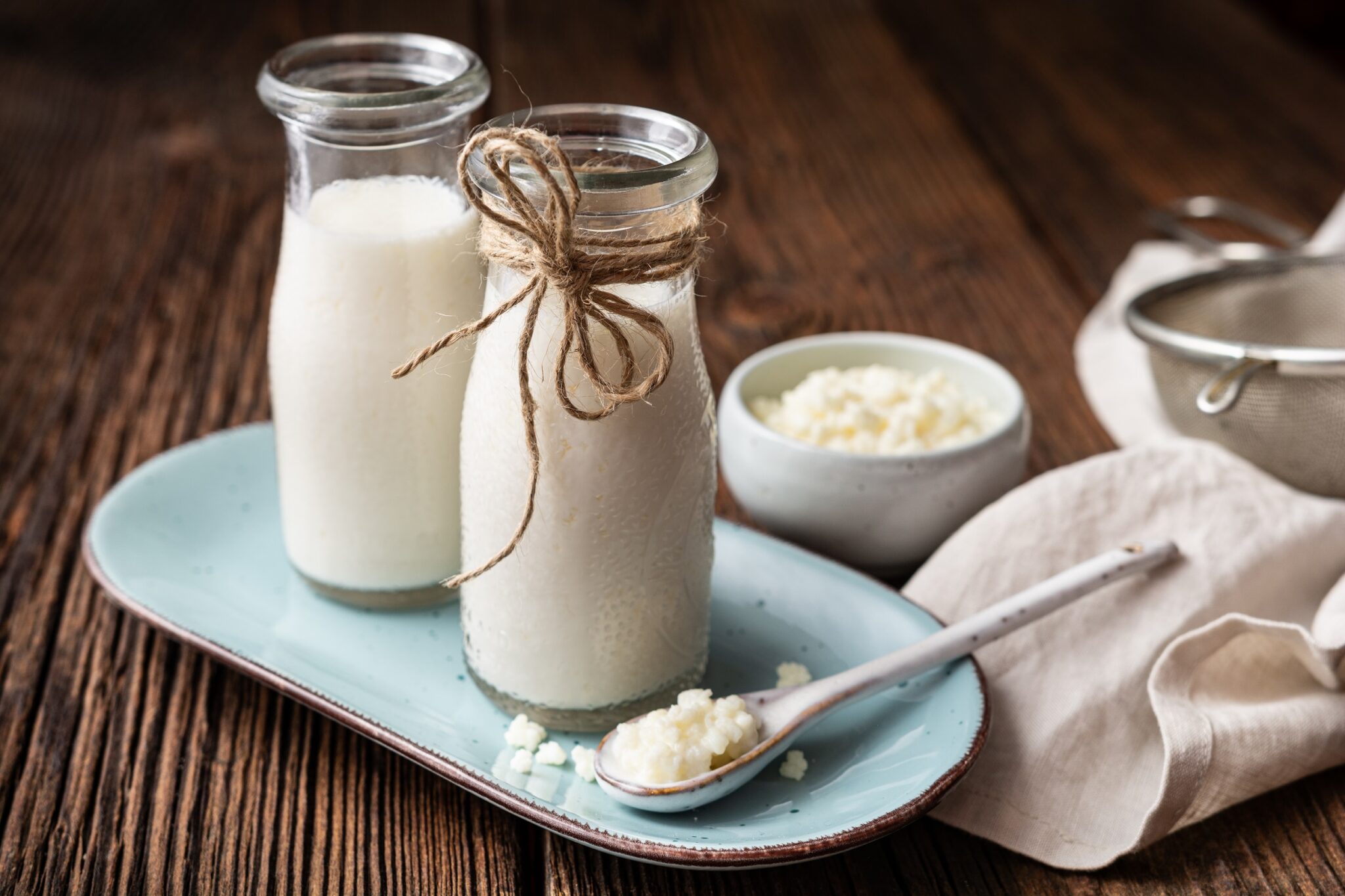 Kefir,,Healthy,Probiotic,Beverage,With,Milk,Kefir,Grains,On,Wooden