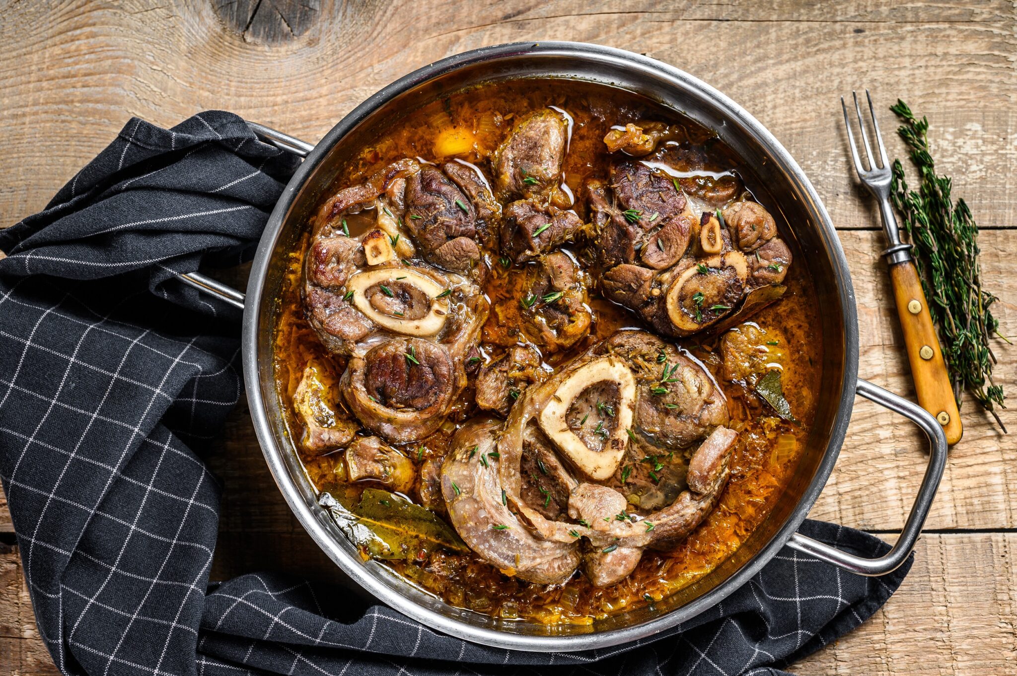 Stewed,Veal,Shank,Meat,Osso,Buco,,Italian,Ossobuco,Steak.,Wooden