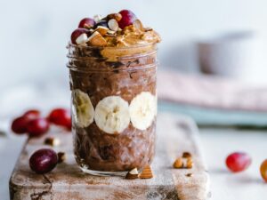 Overnight Oats: Οι πιο θρεπτικοί συνδυασμοί για το ταπεράκι του γραφείου