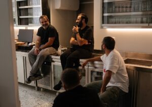 Άκρα και Cookoovaya ενώνουν δυνάμεις και 4 σεφ δημιουργούν μαζί το Πλυτά στο Παγκράτι