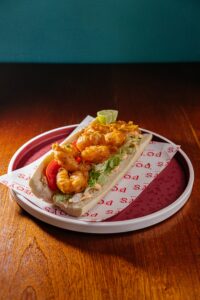 Shrimp Po’ Boy σάντουιτς από τον chef Βασίλη Σπόρο