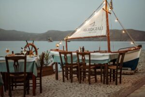Ακρογιάλι: Η ουσία της απλότητας στον Κορφαλώνα Κισσάμου