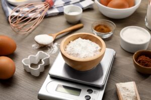 Μπέικιν πάουντερ ή μαγειρική σόδα; Σε τι διαφέρουν και πώς τα χρησιμοποιούμε
