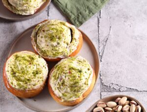 Cinnamon Rolls με φιστίκι