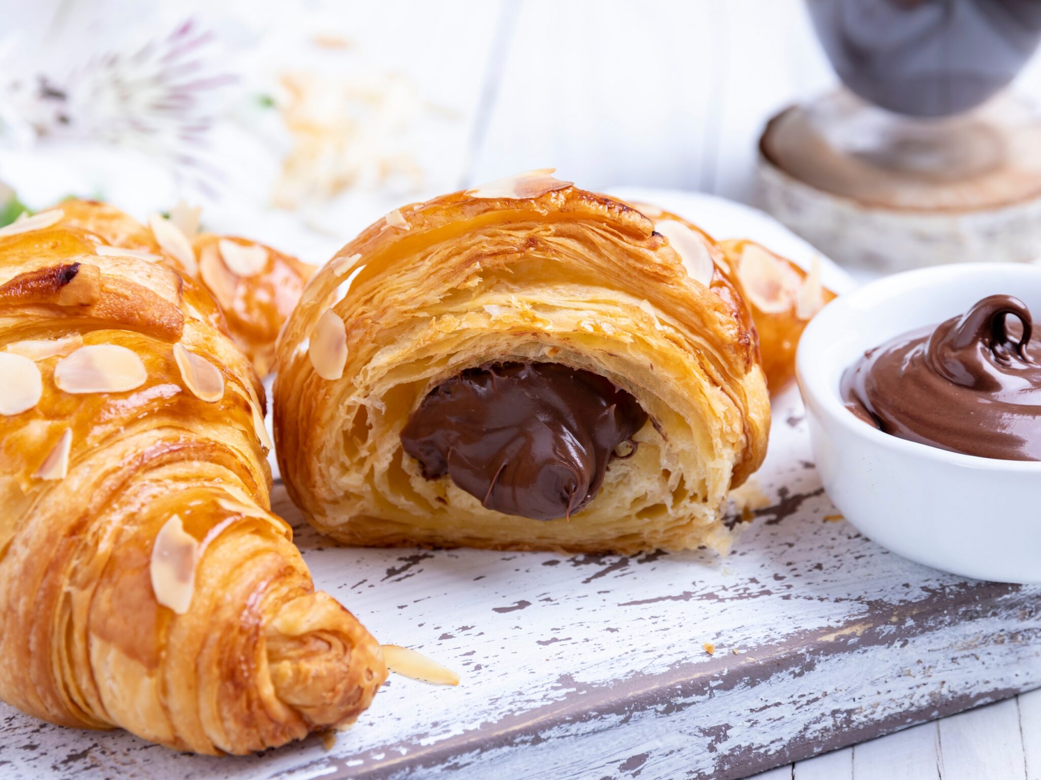 Yummy,Freshly,Croissant,,Sliced,Almonds,,With,Chocolate,Filling,Cut,,Close