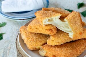 Mozzarella in Carrozza: Φτιάχνουμε το λαχταριστό ιταλικό ορεκτικό