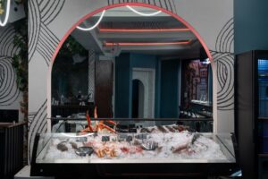 Sea you Μezeri: Ολοκαίνουρια γευστική ψαριέρα στην οδό Καρνεάδου