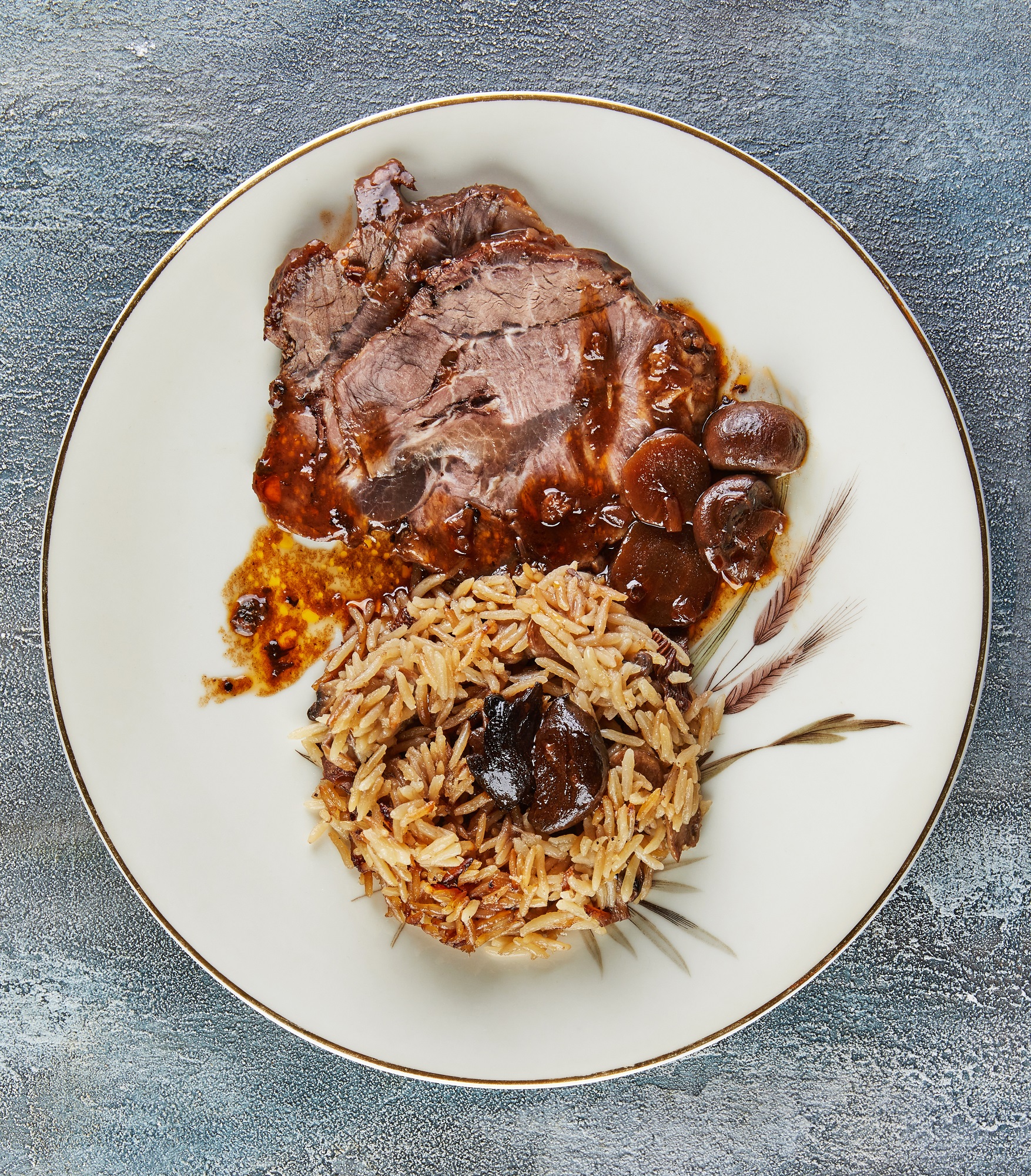 Beef,In,Sauce,With,Mushrooms,And,Chestnuts,And,Risotto.,French