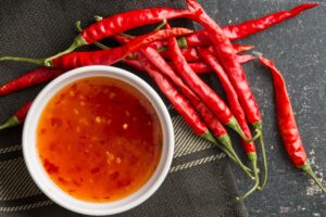 Sweet chili: Η γλυκόξινη σάλτσα που τα κάνει όλα πιο νόστιμα σε τρεις εκδοχές