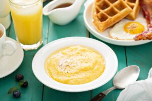 Ξεχάστε το φοντί – Φτιάχνουμε το πιο comfort τυρένιο porridge